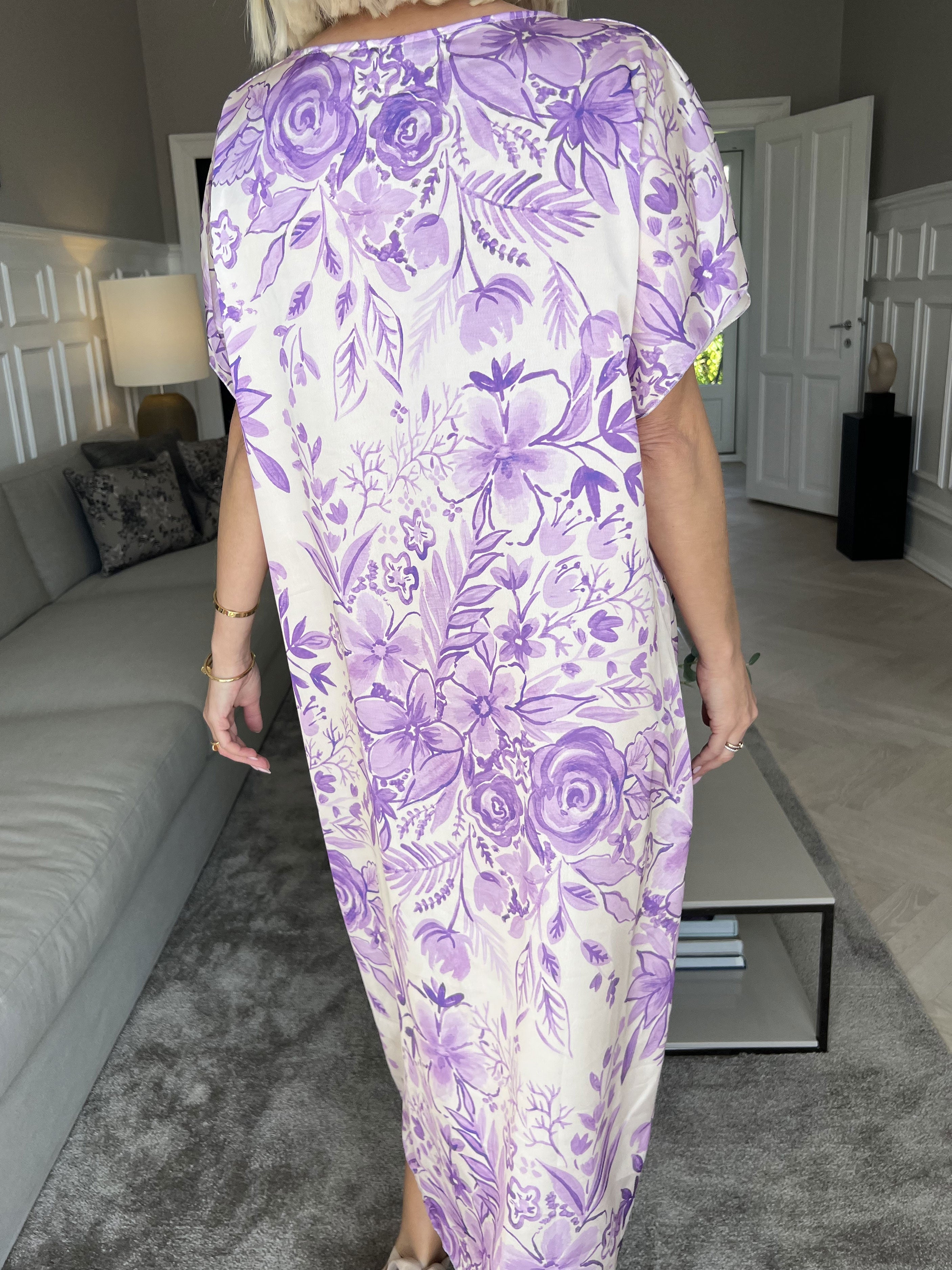 Juno Flower - Söt klänning i sidenlook med blommigt tryck